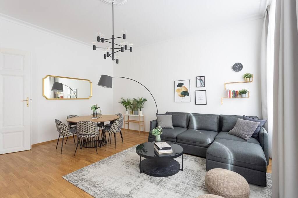 Franz 23 - Typical Viennese Apartment In The Heart Of Vienne Extérieur photo