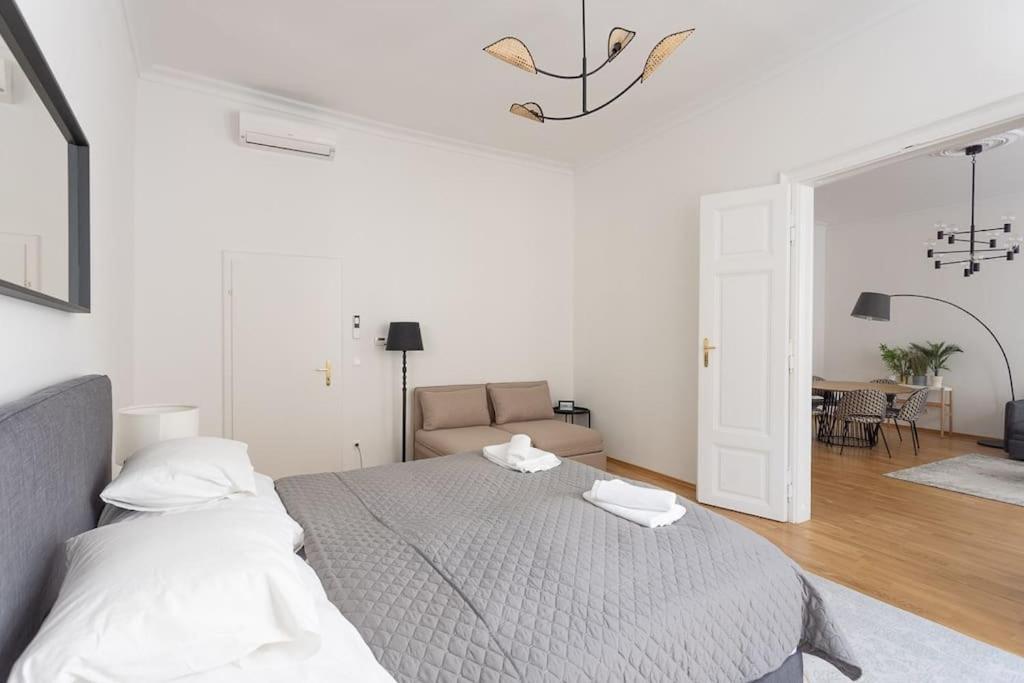 Franz 23 - Typical Viennese Apartment In The Heart Of Vienne Extérieur photo