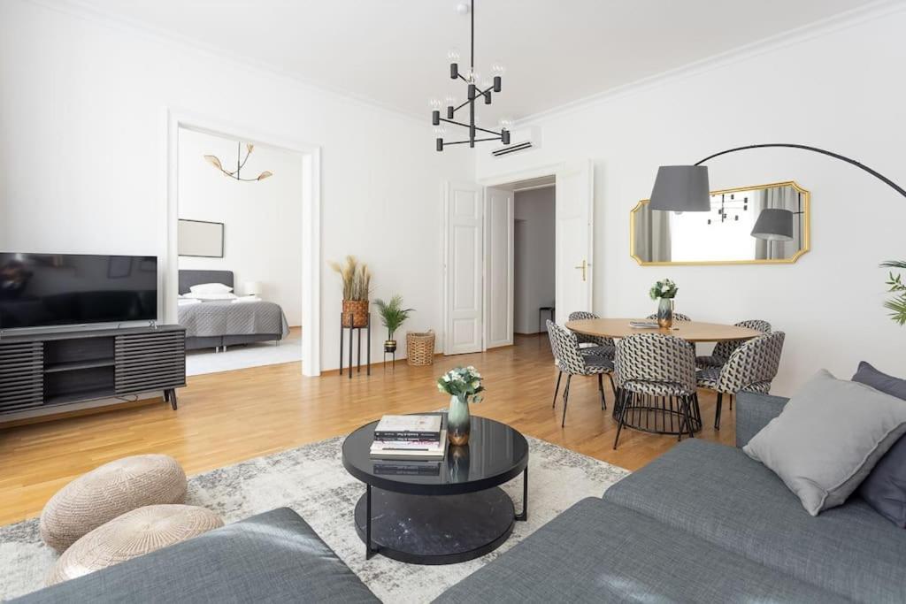 Franz 23 - Typical Viennese Apartment In The Heart Of Vienne Extérieur photo